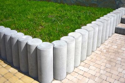 Stylized lawn edging